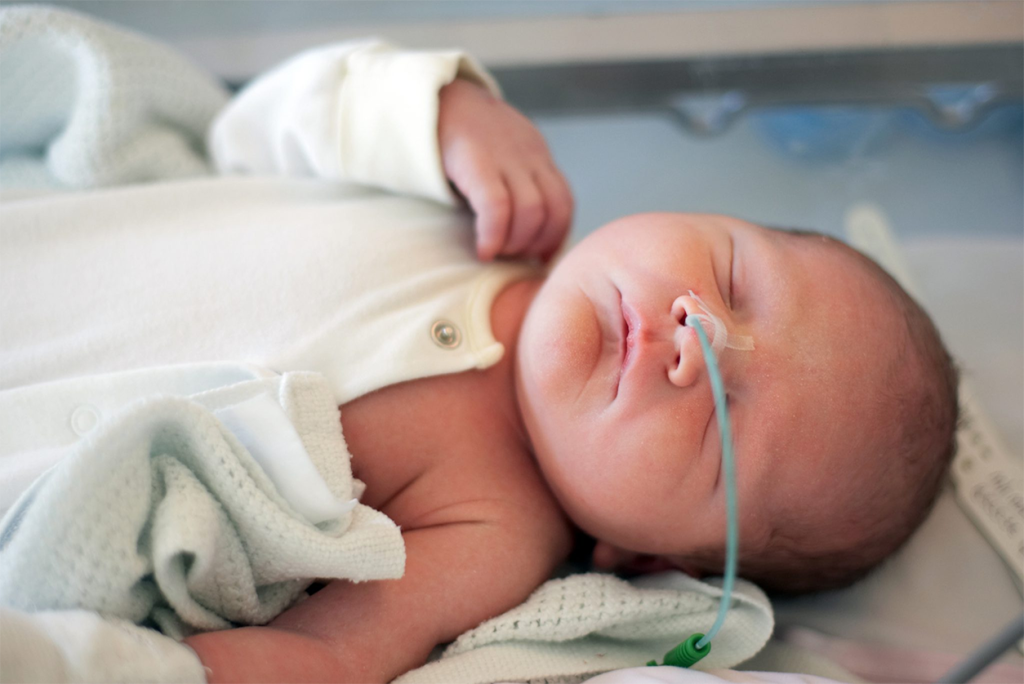 How to support baby's oral feeding skills while using a feeding tube